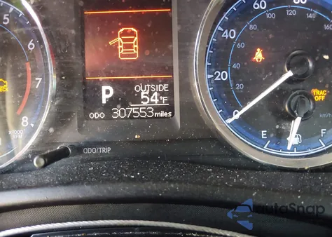 2018 Toyota Corolla Le z USA, uszkodzony, nr VIN 5YFBURHE1JP770295